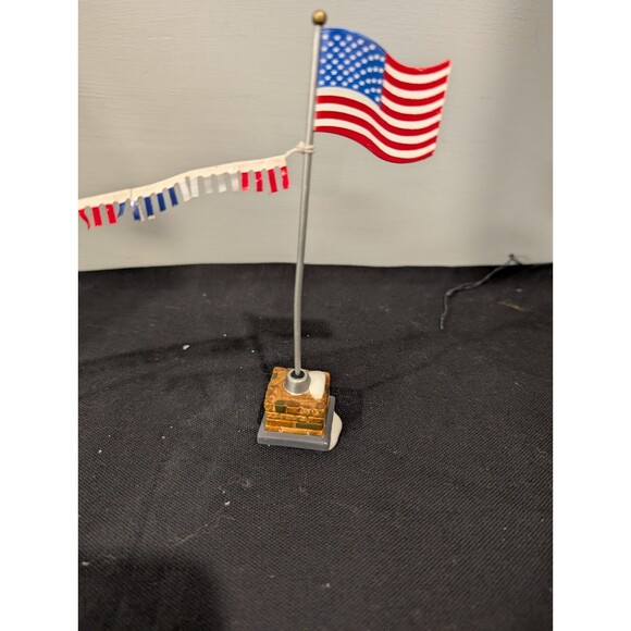 Dept 56 Original Snow Village”Friendly Used Car Sales” W/ Light & Box Retired - Picture 4 of 11